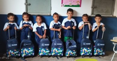 ENTREGA DE UNIFORMES COMPLETOS AOS ALUNOS DA REDE MUNICIPAL DE ENSINO