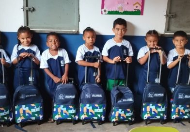 ENTREGA DE UNIFORMES COMPLETOS AOS ALUNOS DA REDE MUNICIPAL DE ENSINO